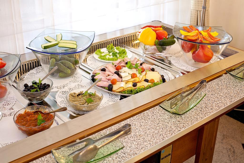 Hotel Tecadra Pipera Ngoại thất bức ảnh