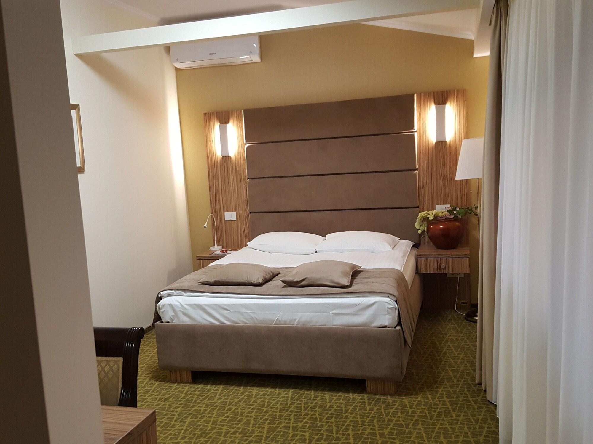 Hotel Tecadra Pipera Ngoại thất bức ảnh