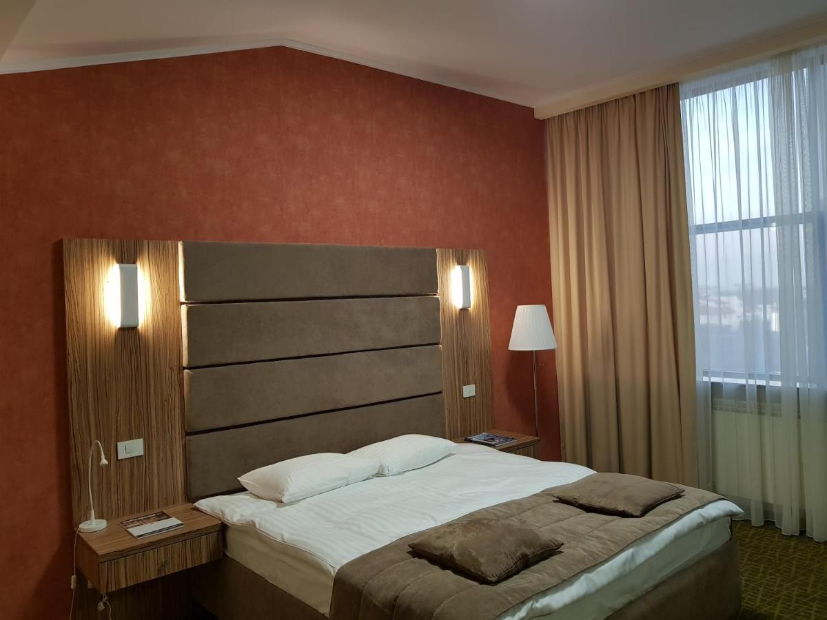 Hotel Tecadra Pipera Ngoại thất bức ảnh